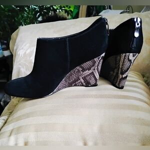 NEW ANN TAYLOR LOFT BLACK LEATHER SUEDE SNAKESKIN PYTHON WEDGE HEEL BOOTIES 8 M